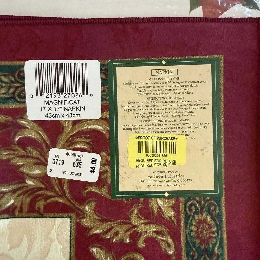 VTG‎ Christmas Tablecloth and 5 Matching Napkins Oval 60x84 NWT Home Statements